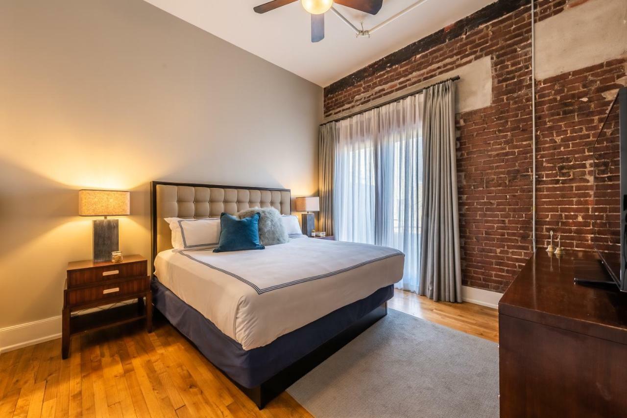 Luxury One-Bedroom Suite Terrace