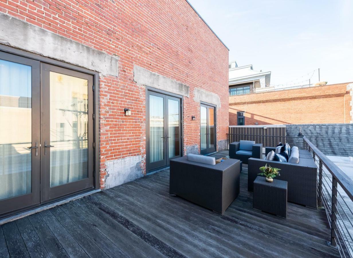 Luxury One-Bedroom Suite Terrace