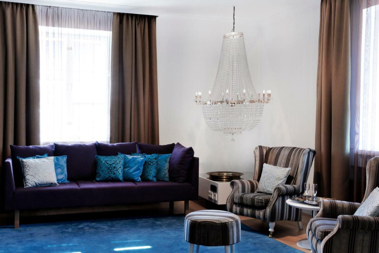 One-Bedroom Plaza Suite