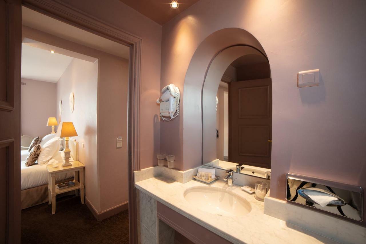 Executive Room (Free Wine Tasting)