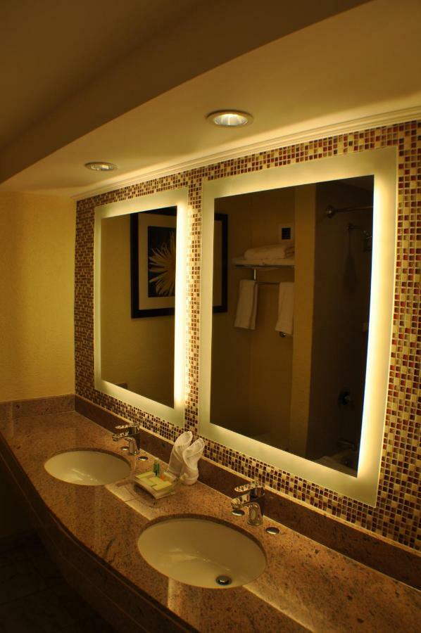 Deluxe King Room with Ocean View