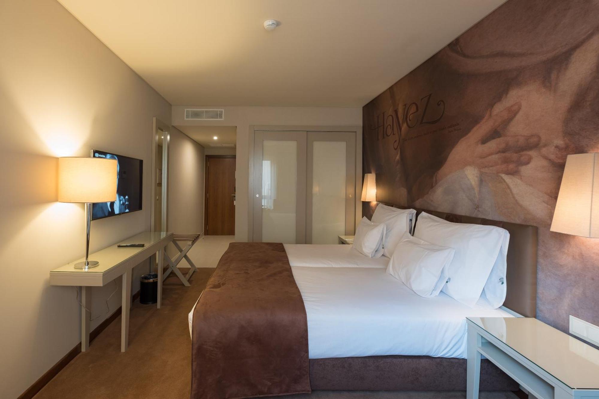 Twin Room with Extra Bed (2 Adults + 1 Child)