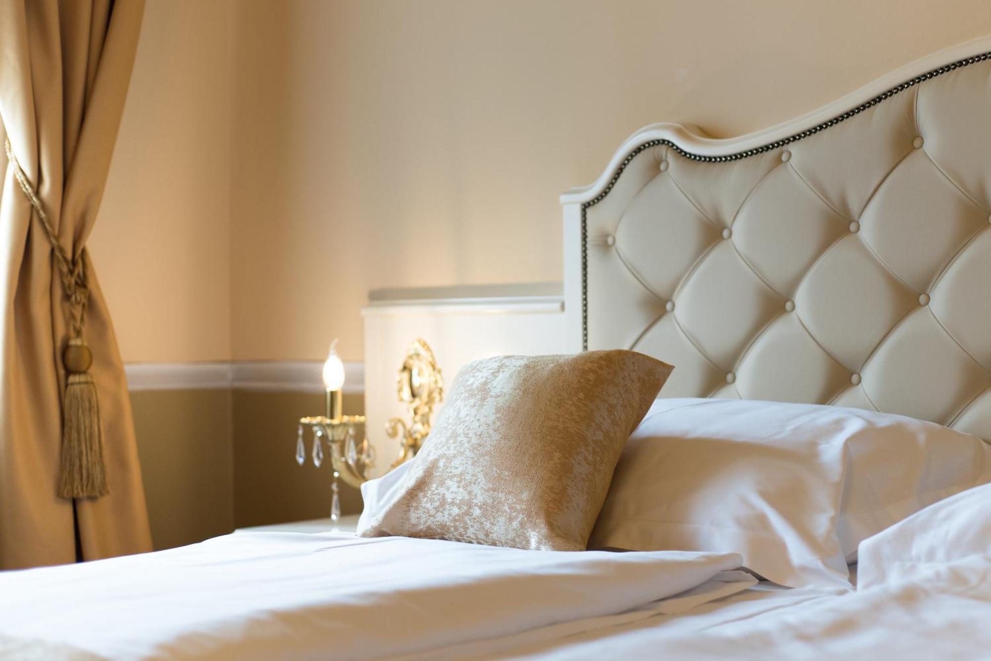 Deluxe Queen Room with City View