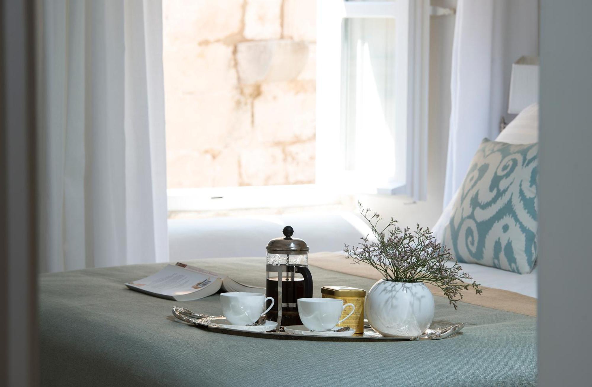 Deluxe One-Bedroom Apartment,825598346:JPEG