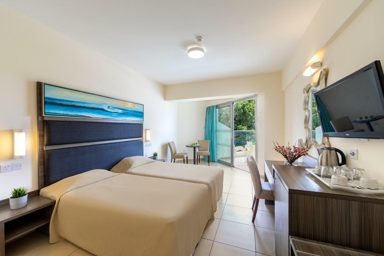Double or Twin Room with Side Sea View
