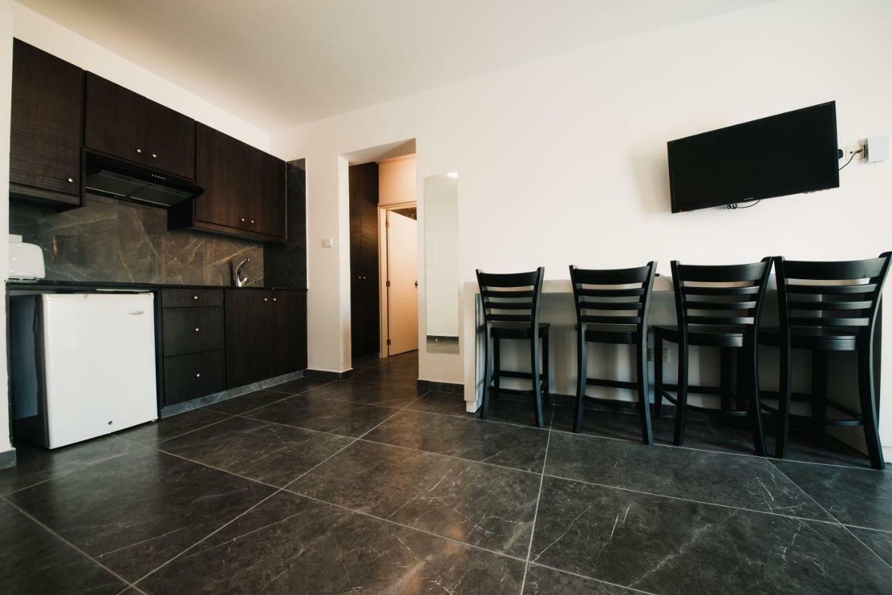 Superior One Bedroom Apartment