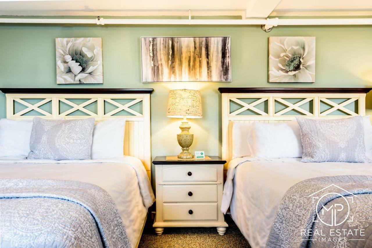 Room 3 - Lilac Room - Two Queen Beds