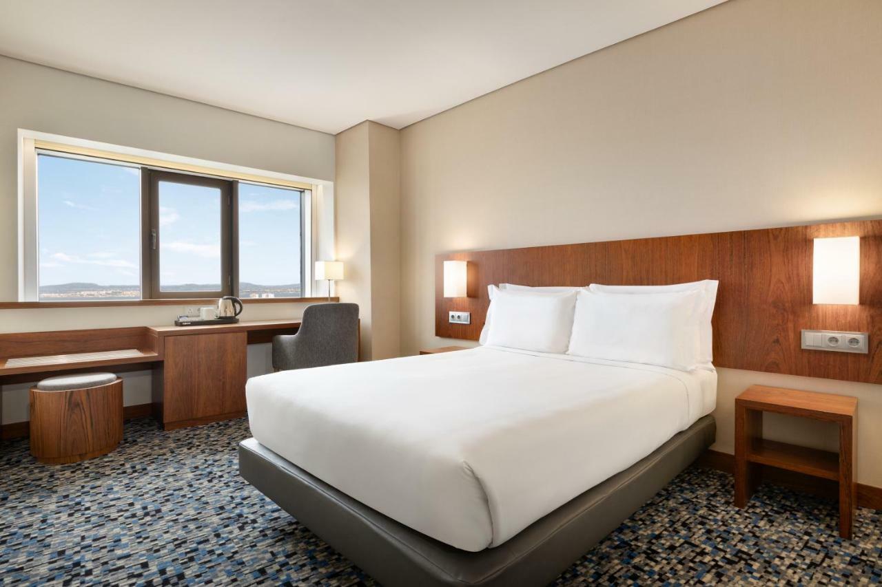 Queen Room with City View - Non-Smoking