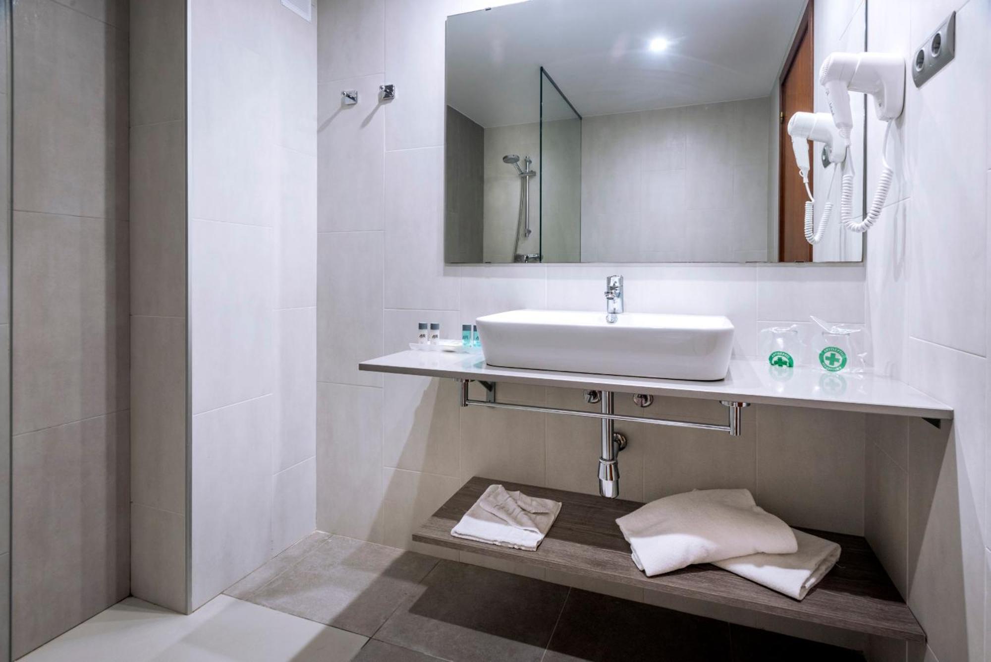 Standard Double Room (2 Adults)