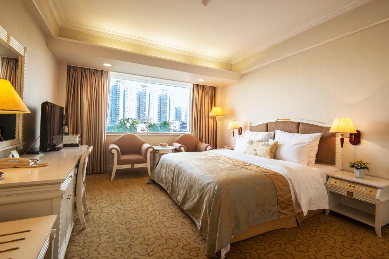 Friendship Building Standard King Bed Room