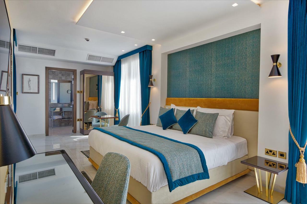 Suite with Hot Tub