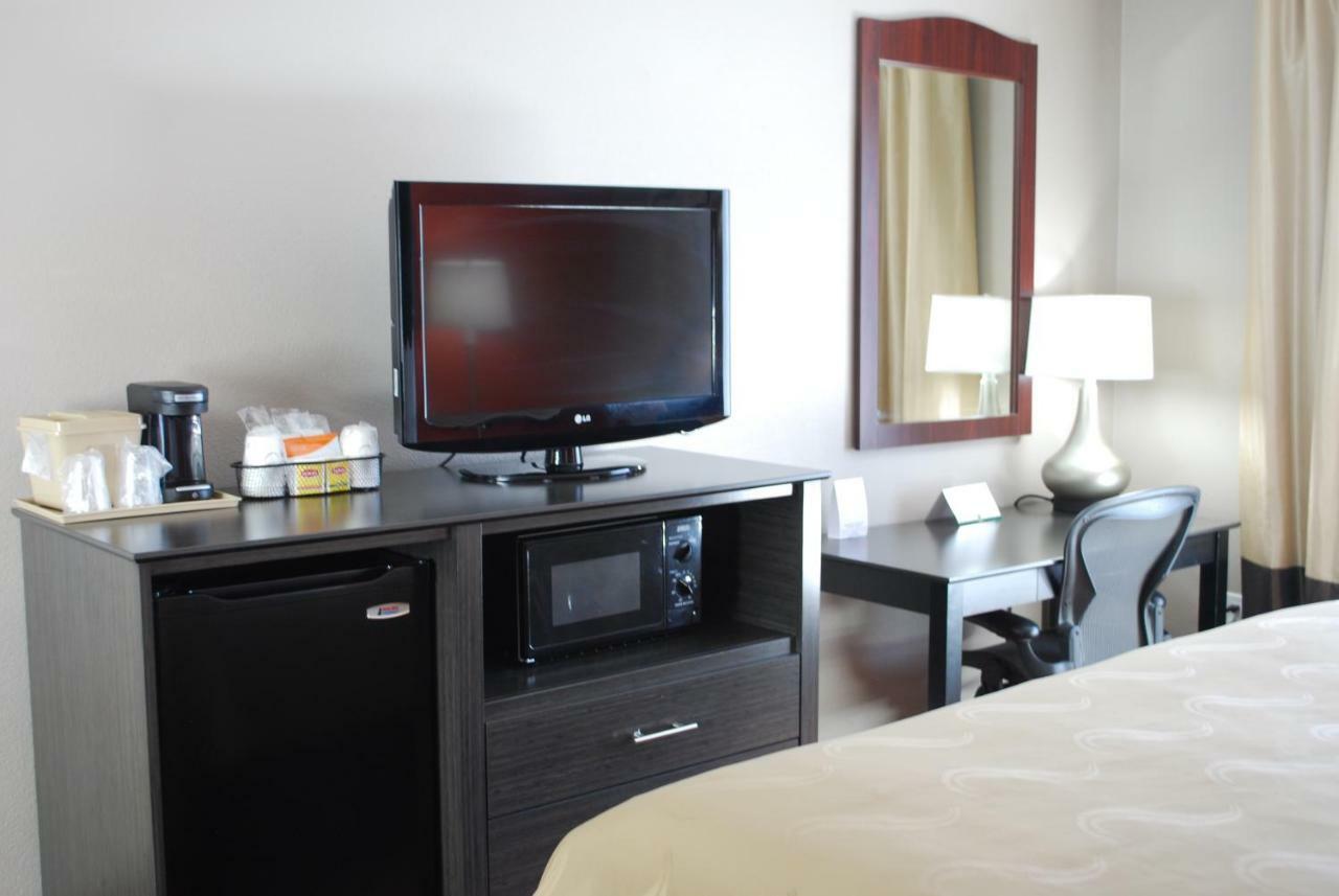 Queen Room - Accessible/Non-Smoking