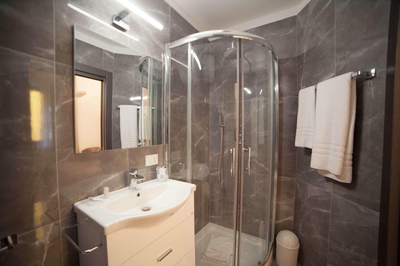 Double Room,877758815:JPEG