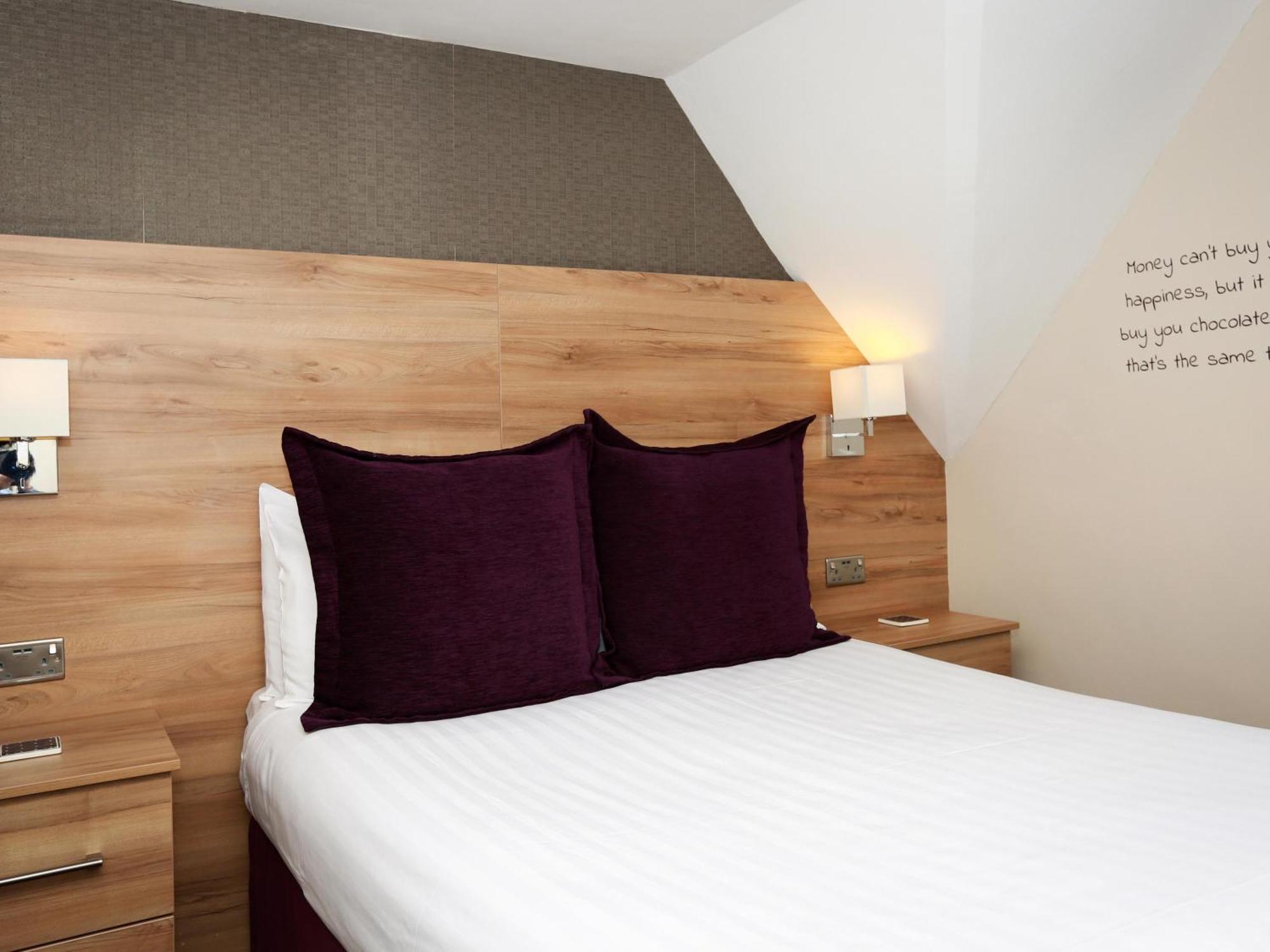 Small Double Room,917200552:JPEG