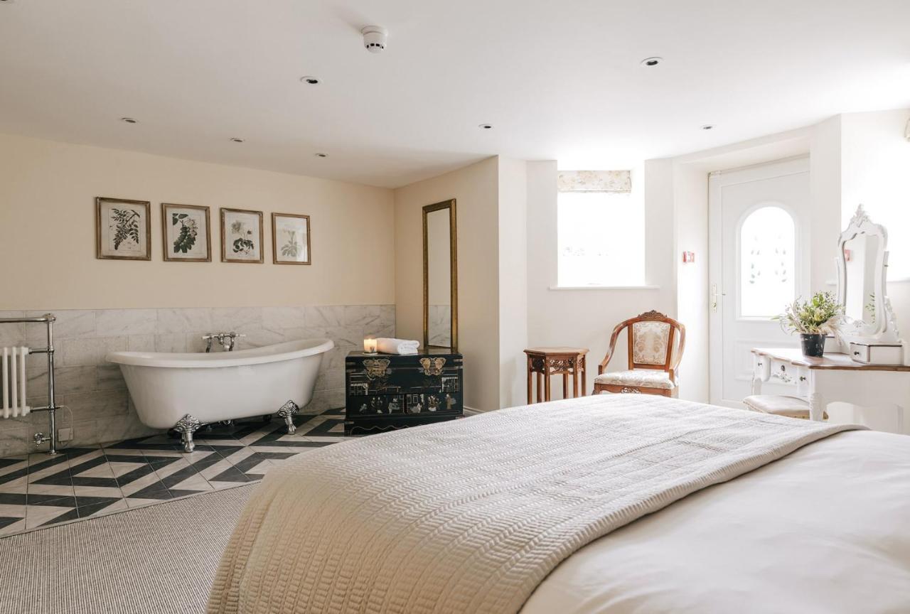 Deluxe King with Bath