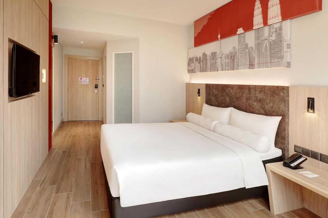 Standard Room with 1 Queen Bed