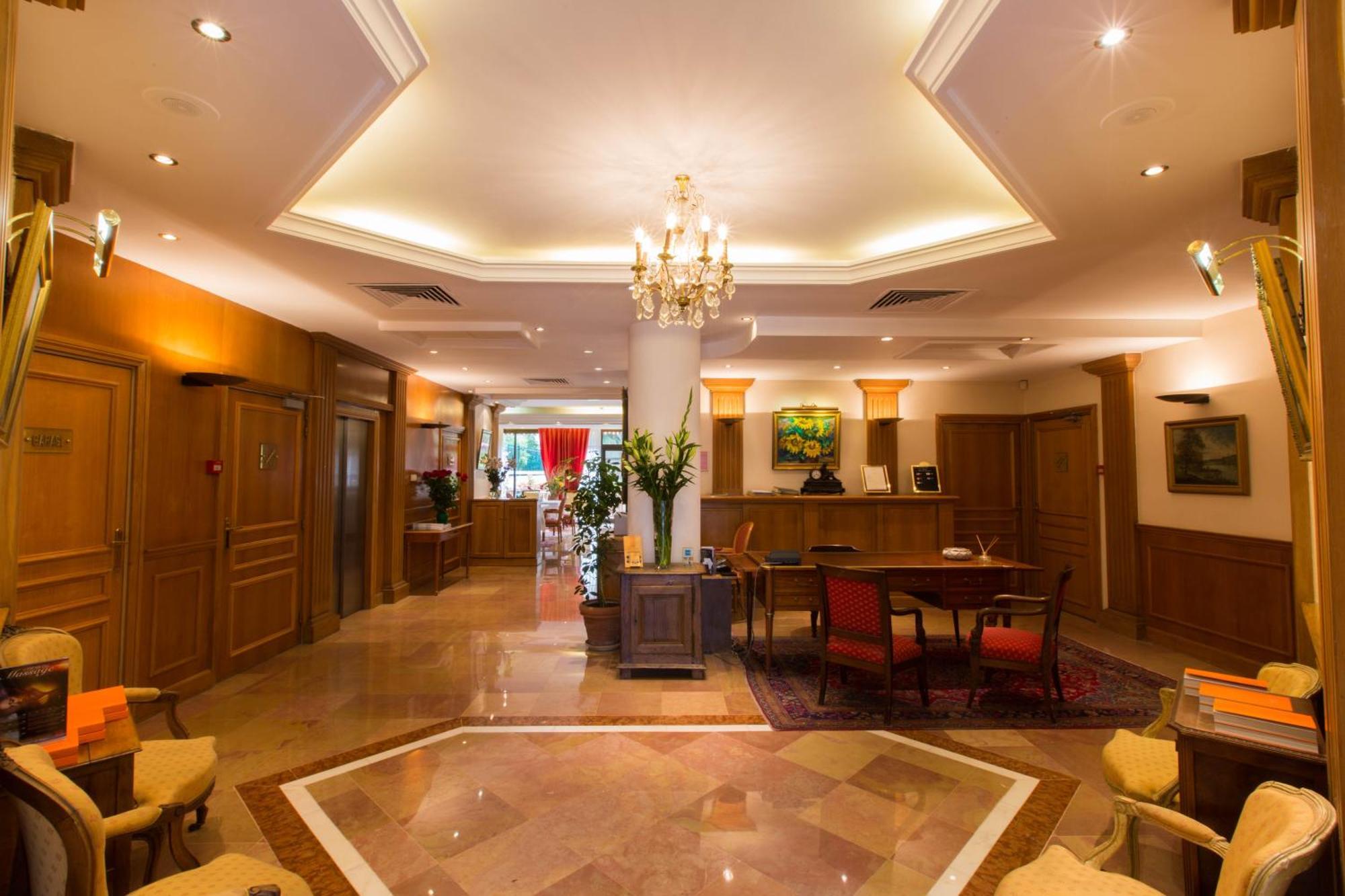 Junior Suite with Balcony and Garden View