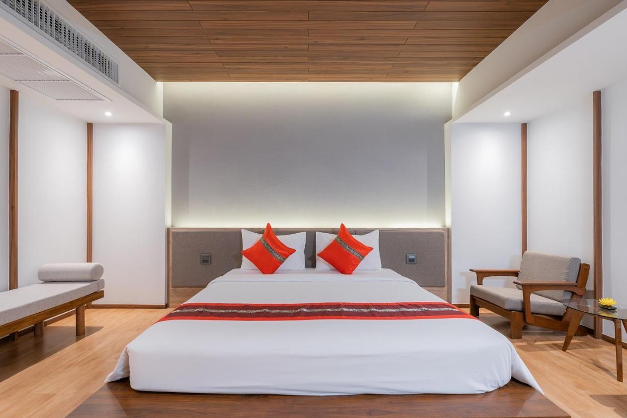 Superior Room with Bathtub