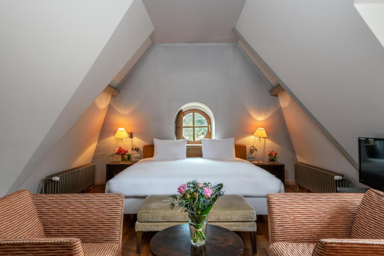 Suite with Lake View