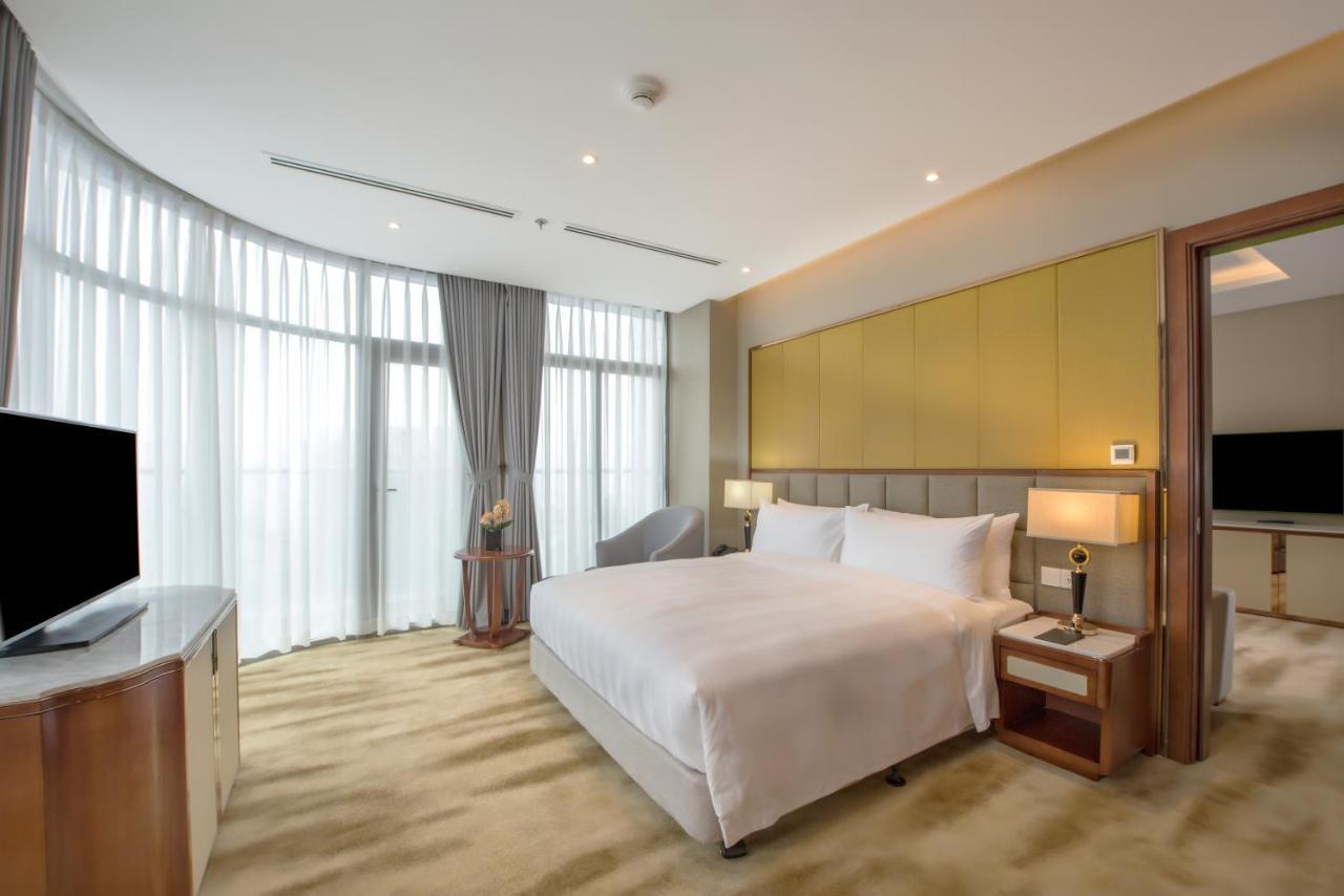 Deluxe King Suite