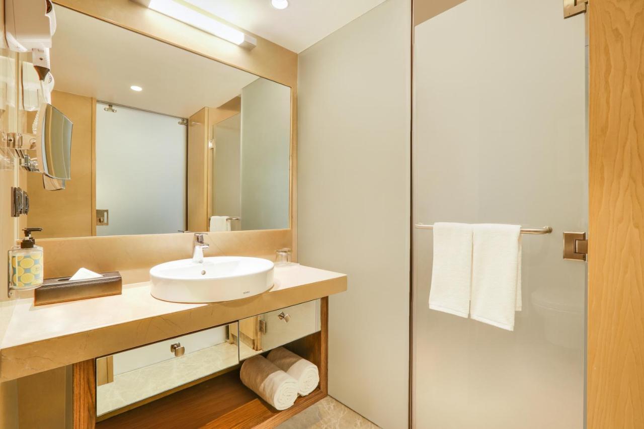 Business Room - Early Check in & Checkout upto 2 Hrs (Subject to availability)