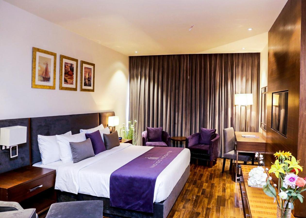 Deluxe King Room