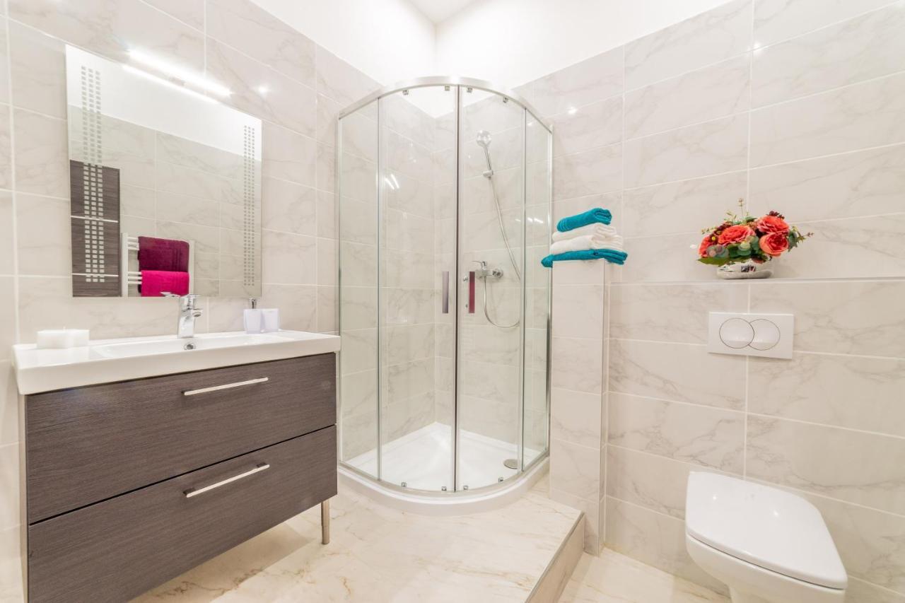 Deluxe Double or Twin Room with City View