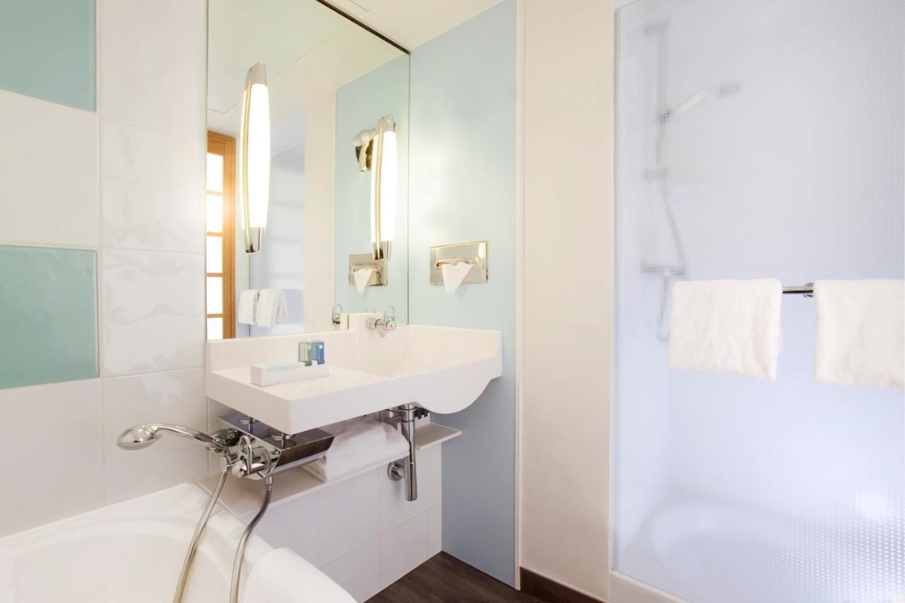 Executive Room with 1 Queen Bed and Sofa,1288059730:JPEG