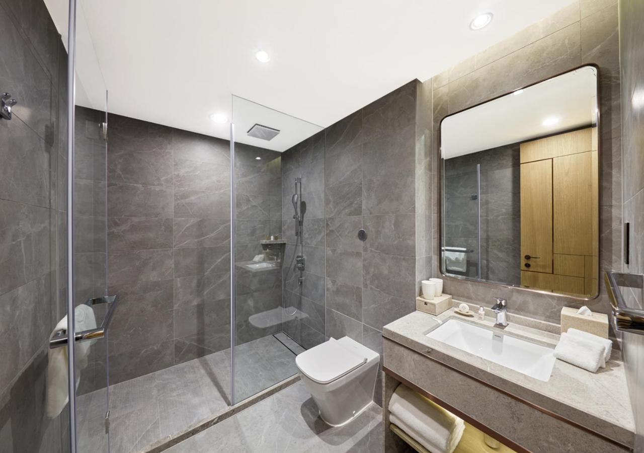 Urban King Room