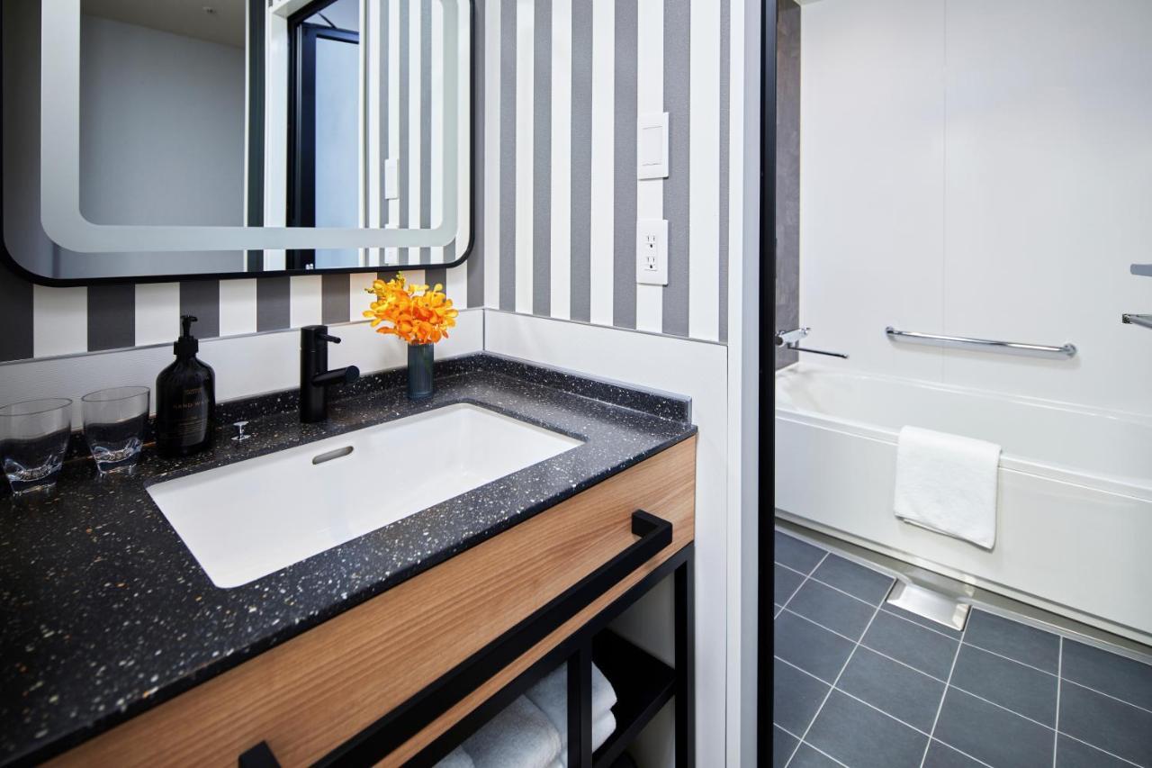 One-Bedroom Twin