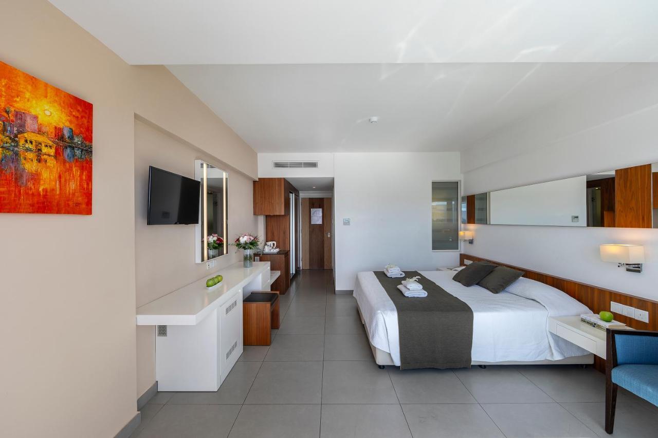 Superior Room with Pool/ Sea View