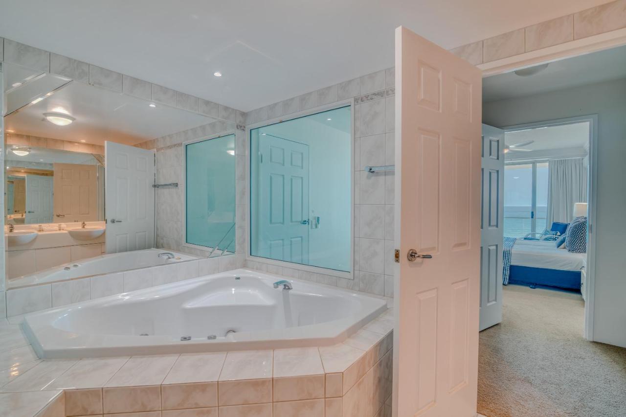 Superior One-Bedroom Apartment with Ocean View on High Floor - No Air Conitioning