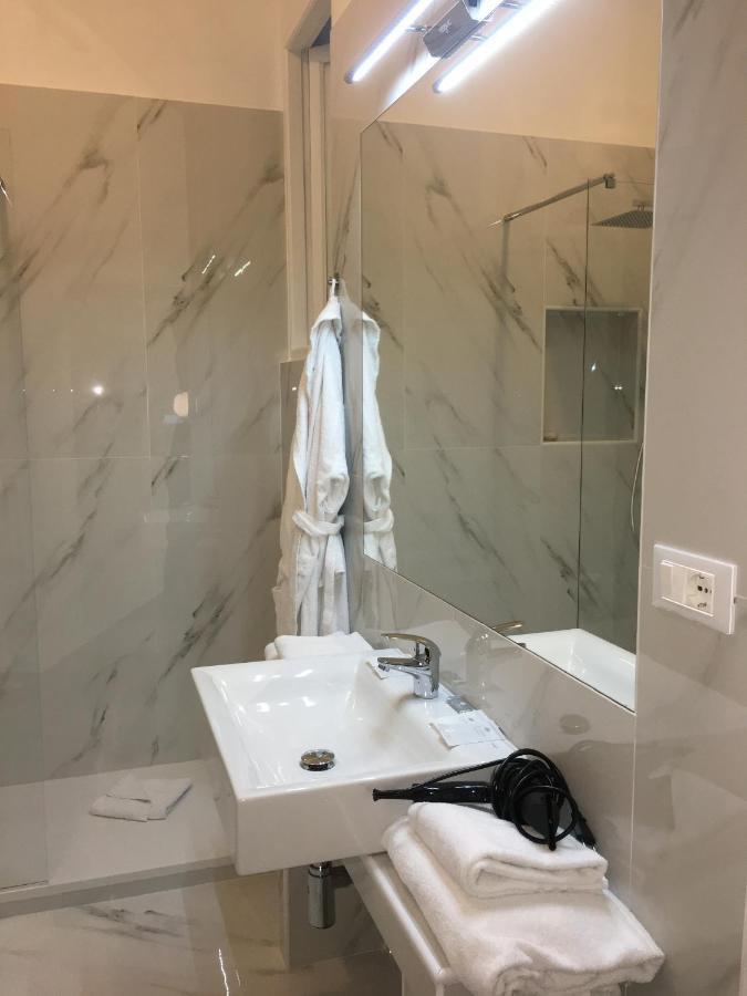 Double Room with Private External Bathroom,974723137:JPEG