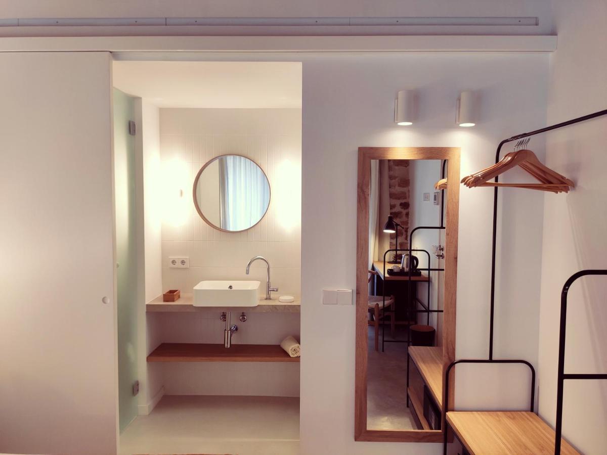 Deluxe Double Room with Balcony,977812828:JPEG