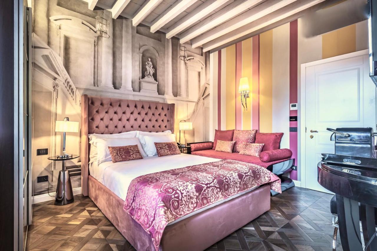 Deluxe Queen Room with Cathedral View