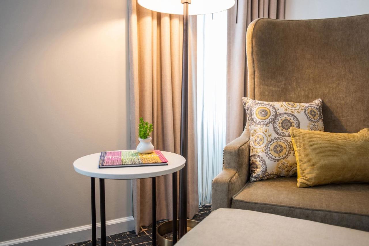 King Executive Suite - High Floor