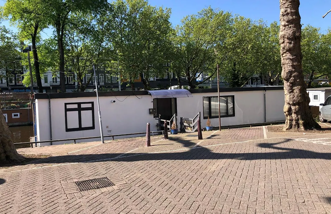Amsterdam-Houseboat-Amstel-1