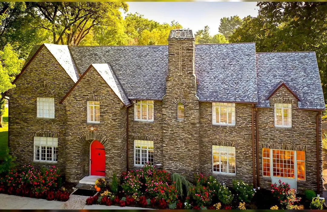 The Manor On Front-1