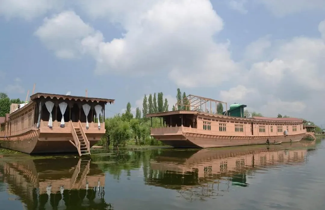 Wangnoo Heritage Houseboats-1