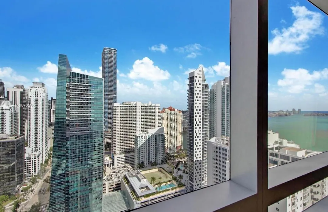 Four Seasons Hotel Miami - Luxury Private Residences-1