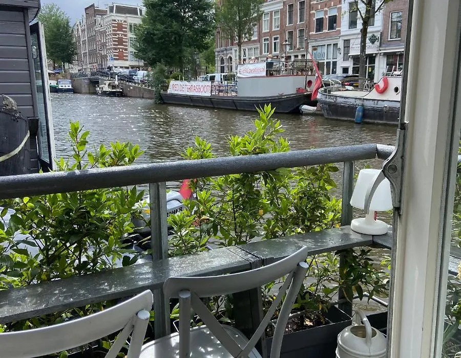 Houseboat Bonnie-1
