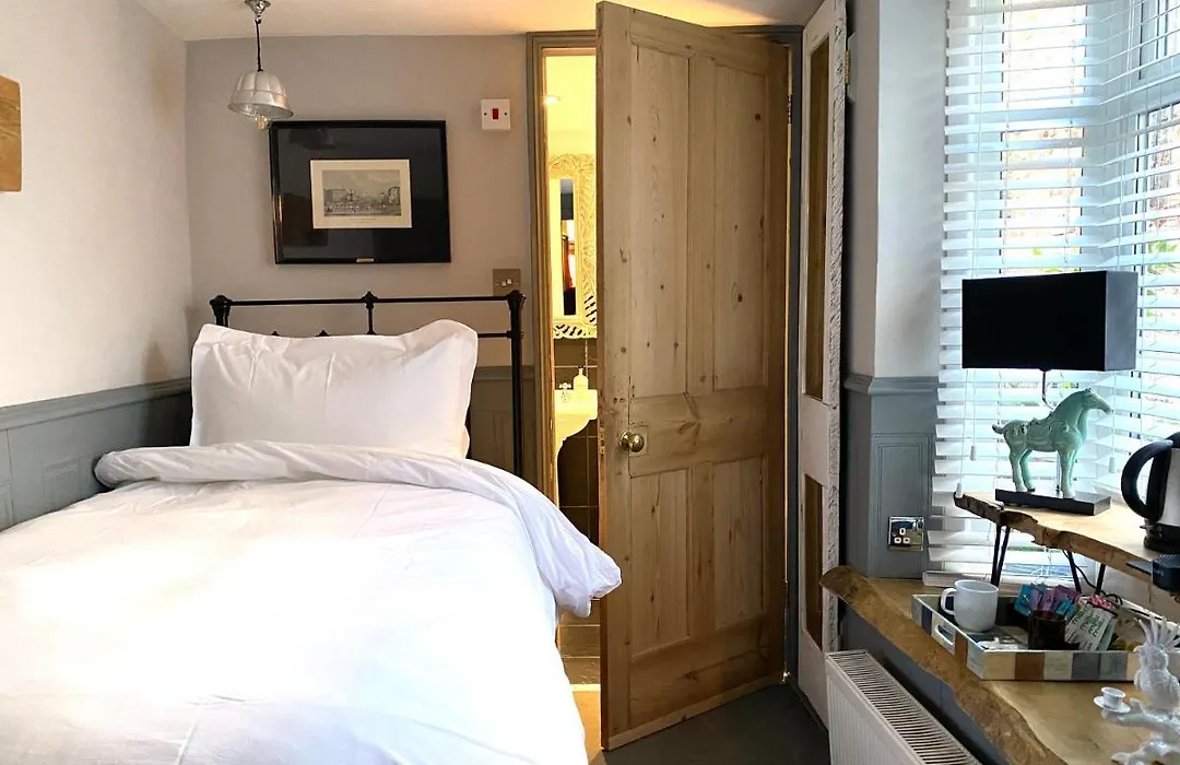 27 Brighton Guesthouse-1