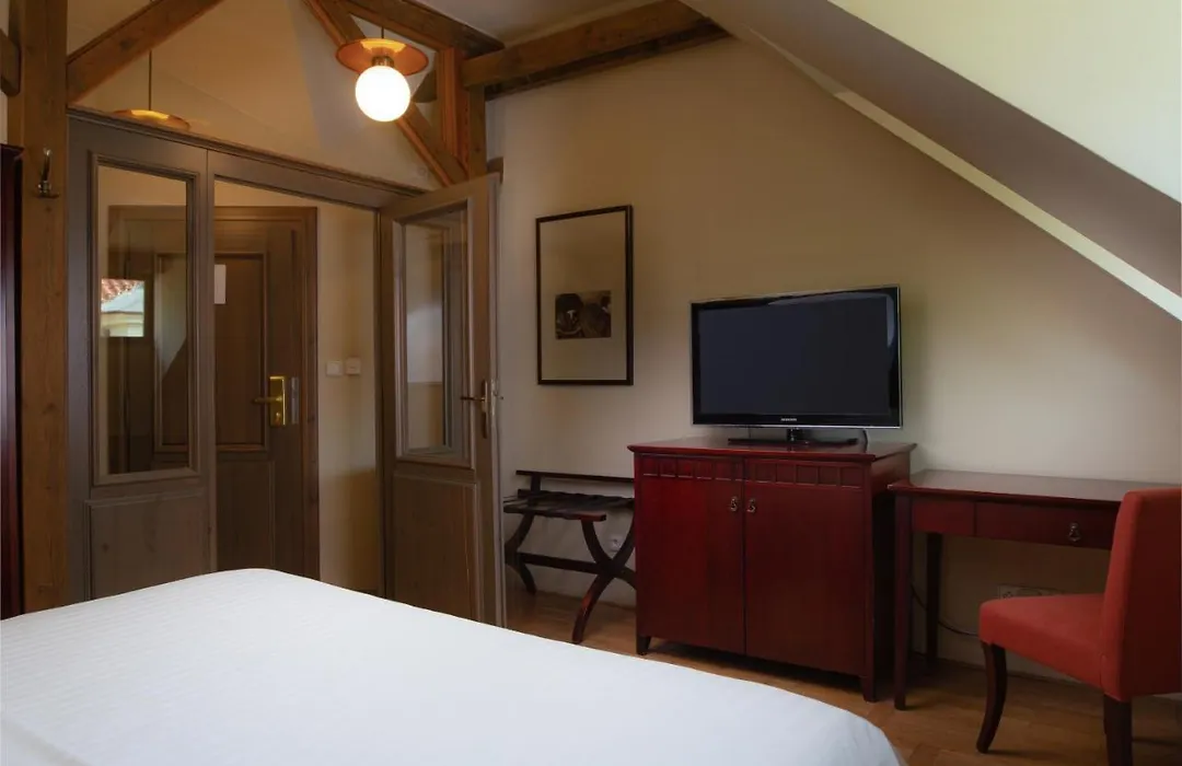 Charles Bridge Heritage Suites By Salvator Hotels-1