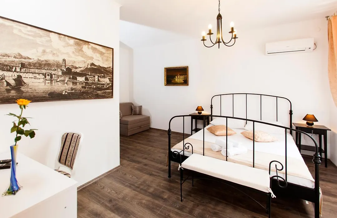 Prior Suites Split-1