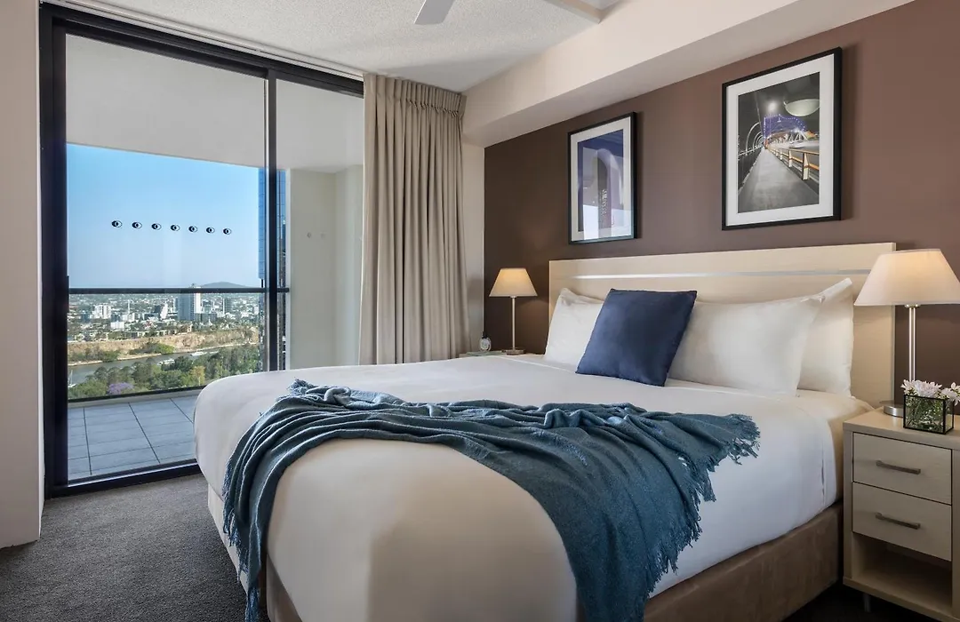 Oaks Brisbane River City Suites-1