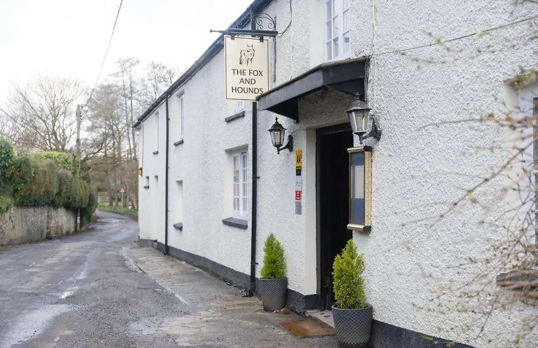 Fox And Hounds Llancarfan-1