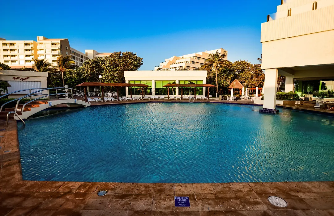 Park Royal Beach Cancun-1