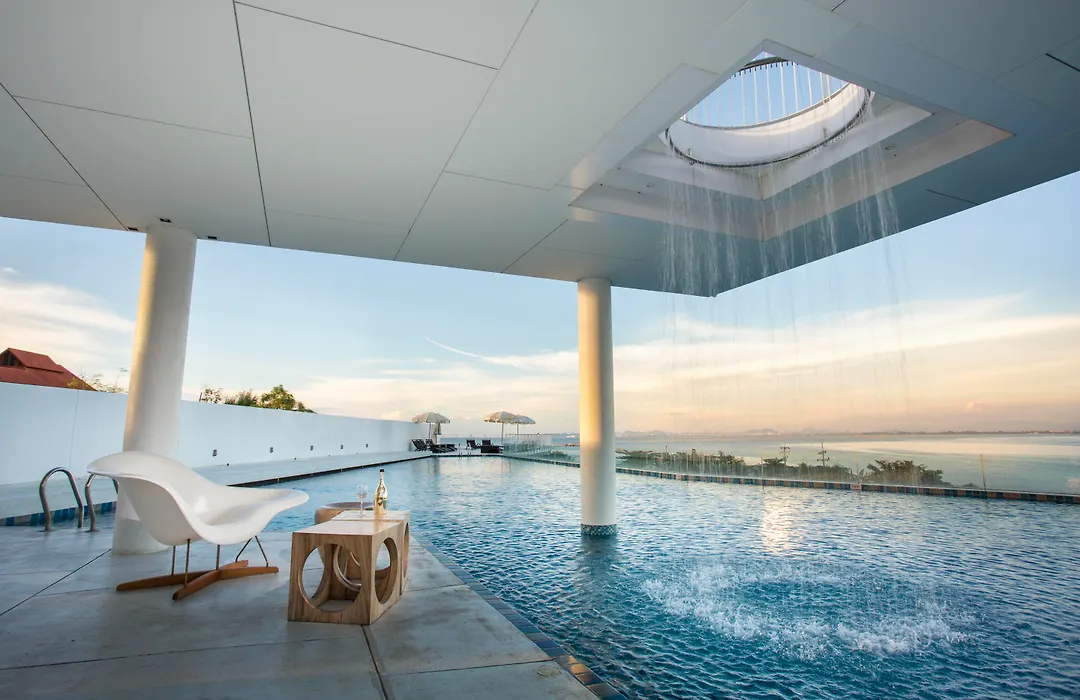 Tsix5 Hotel-1