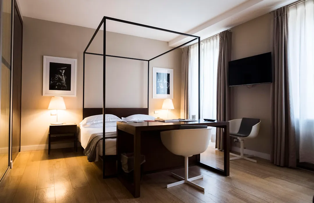 Escalus Luxury Suites Verona-1