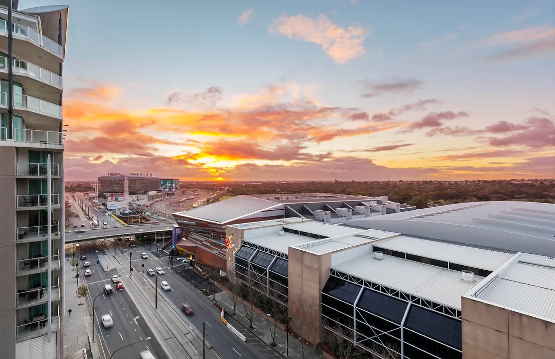 Oaks Adelaide Horizons Suites-1